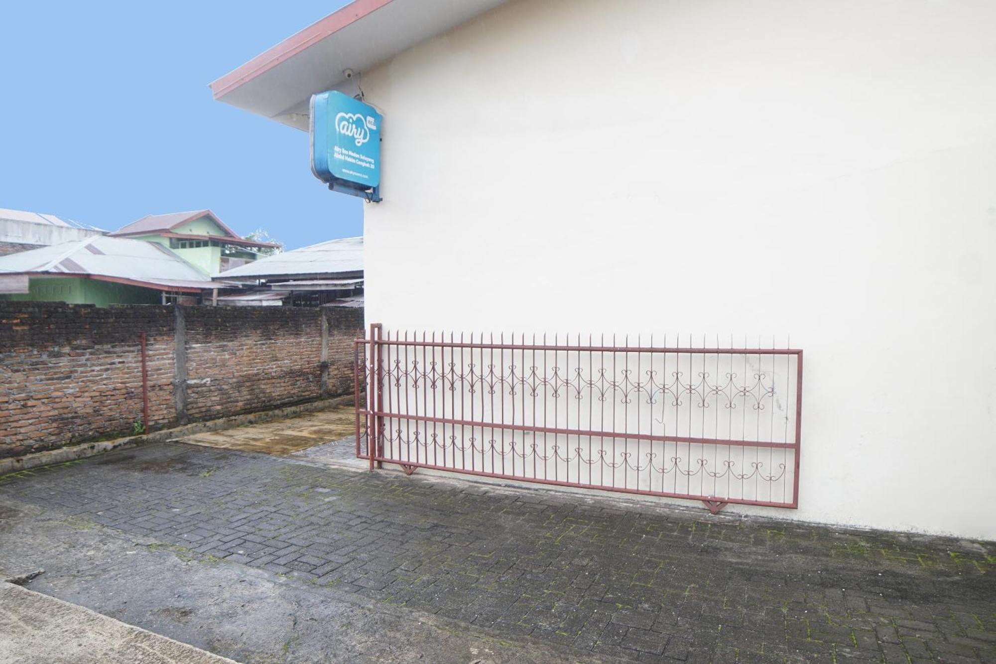 Oyo 92076 Sky Residence Cengkeh Medan Exterior photo